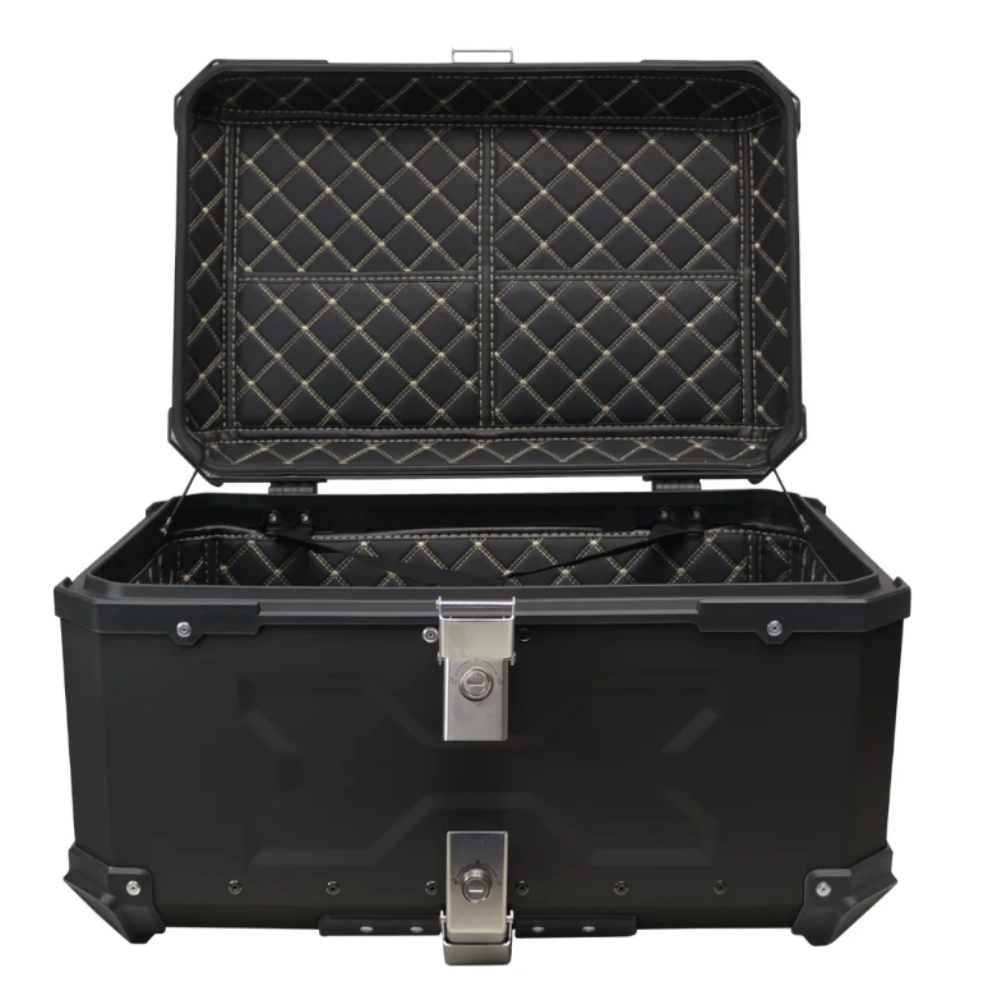 Bau de Moto Traseiro 65 Litros Universal Aluminio Anti-roubo Preto Cabem 2 Capacetes