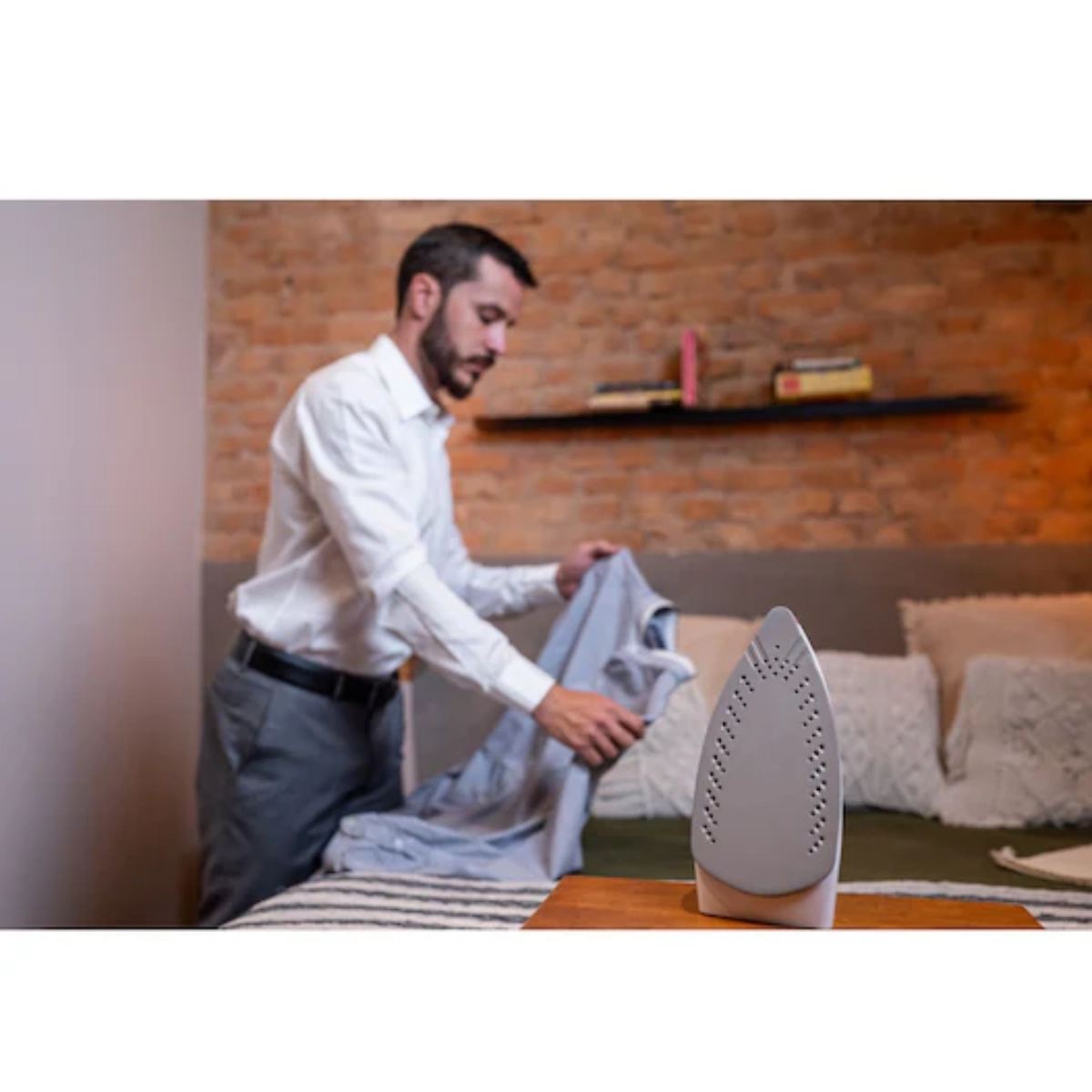 Ferro a Vapor de Viagem Black+Decker FXVG1-BR  Compacto Potente e Bivolt