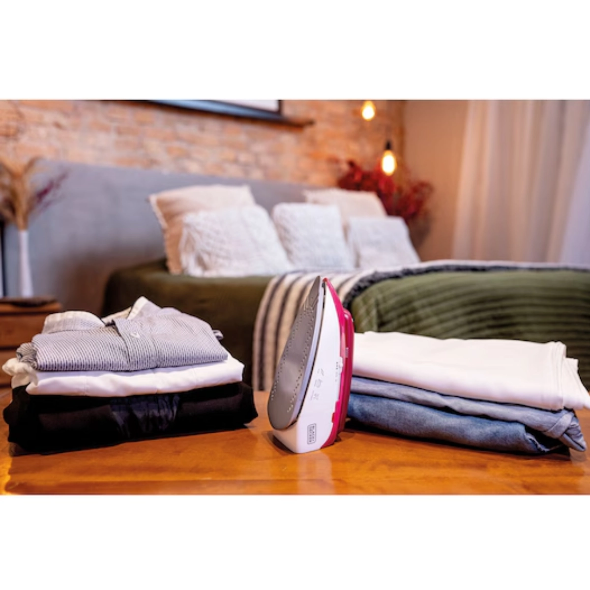 Ferro a Vapor de Viagem Black+Decker FXVG1-BR  Compacto Potente e Bivolt