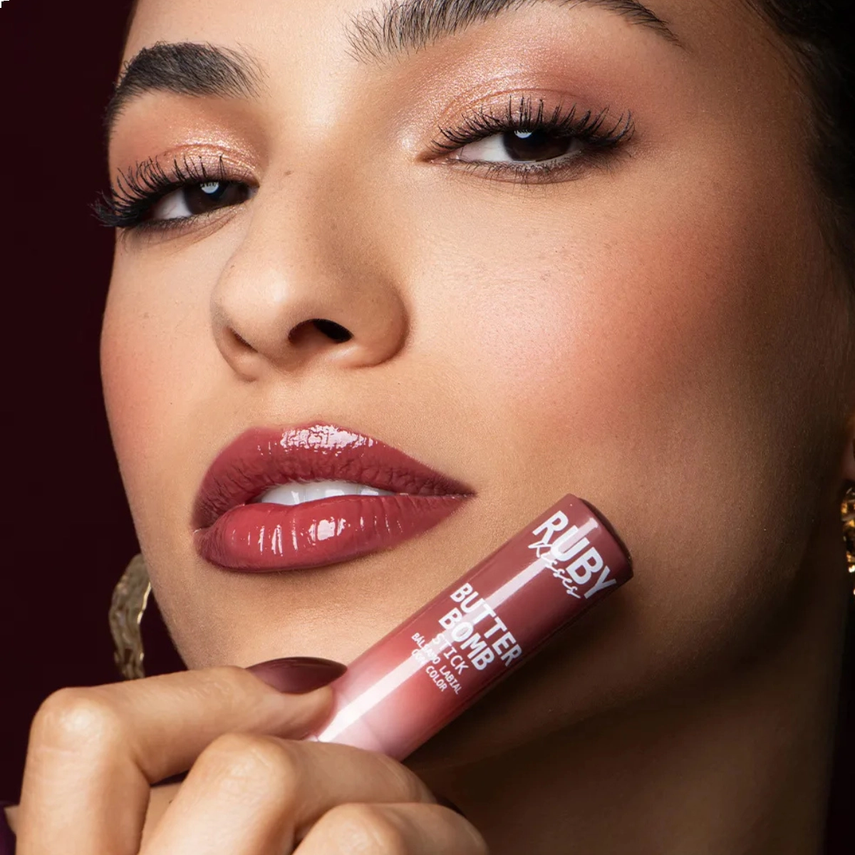 GLOSS EM BASTÃO STICK BUTTER BOMB CINNAMON ROLL RUBY KISSES GLOSS EM BASTÃO STICK BUTTER BOMB CINNAMON ROLL RUBY KISSES