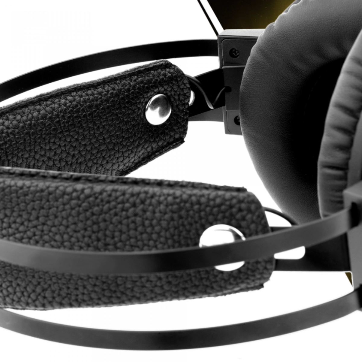 Headset Gamer Bright Som 7.1 Virtual e Luz RGB para Máxima Imersão