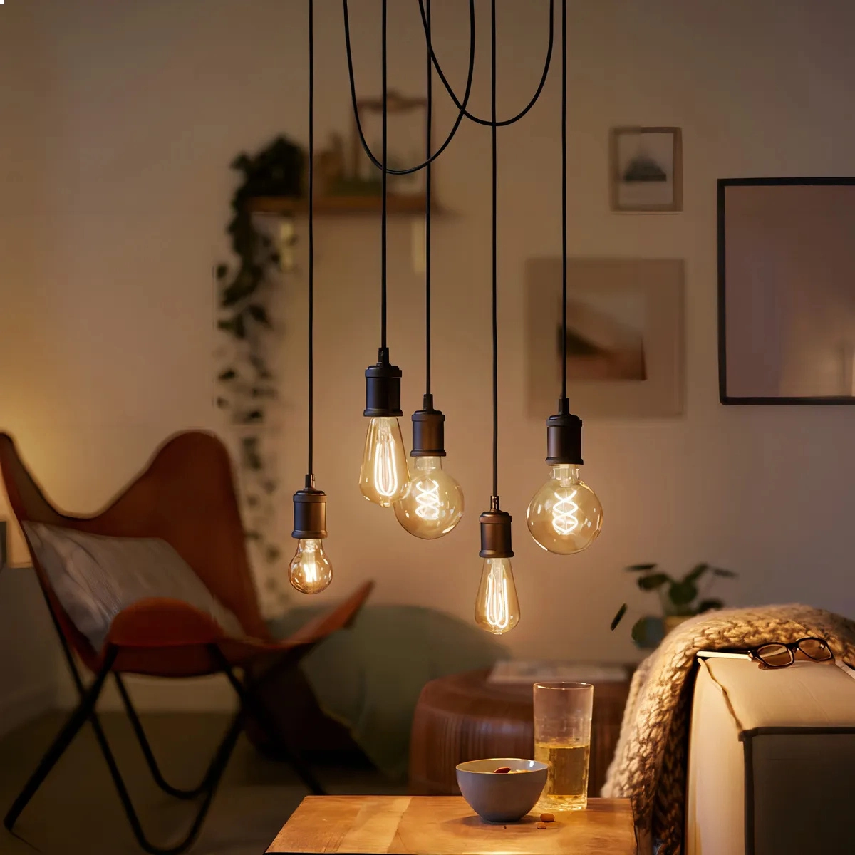LAMPADA LED RETRO FILAMENTO PHILIPS A60 4W LUZ QUENTE 2500K LAMPADA LED RETRO FILAMENTO PHILIPS A60 4W LUZ QUENTE 2500K