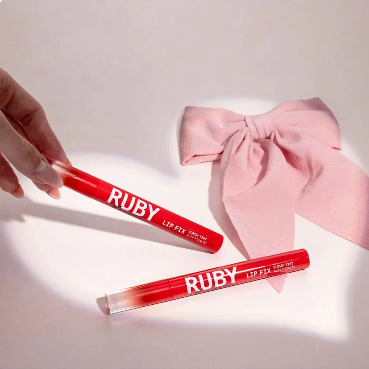 LIP FIX RUBY KISSES GLOSSY TINT ALTA FIXAÇÃO CHERRY