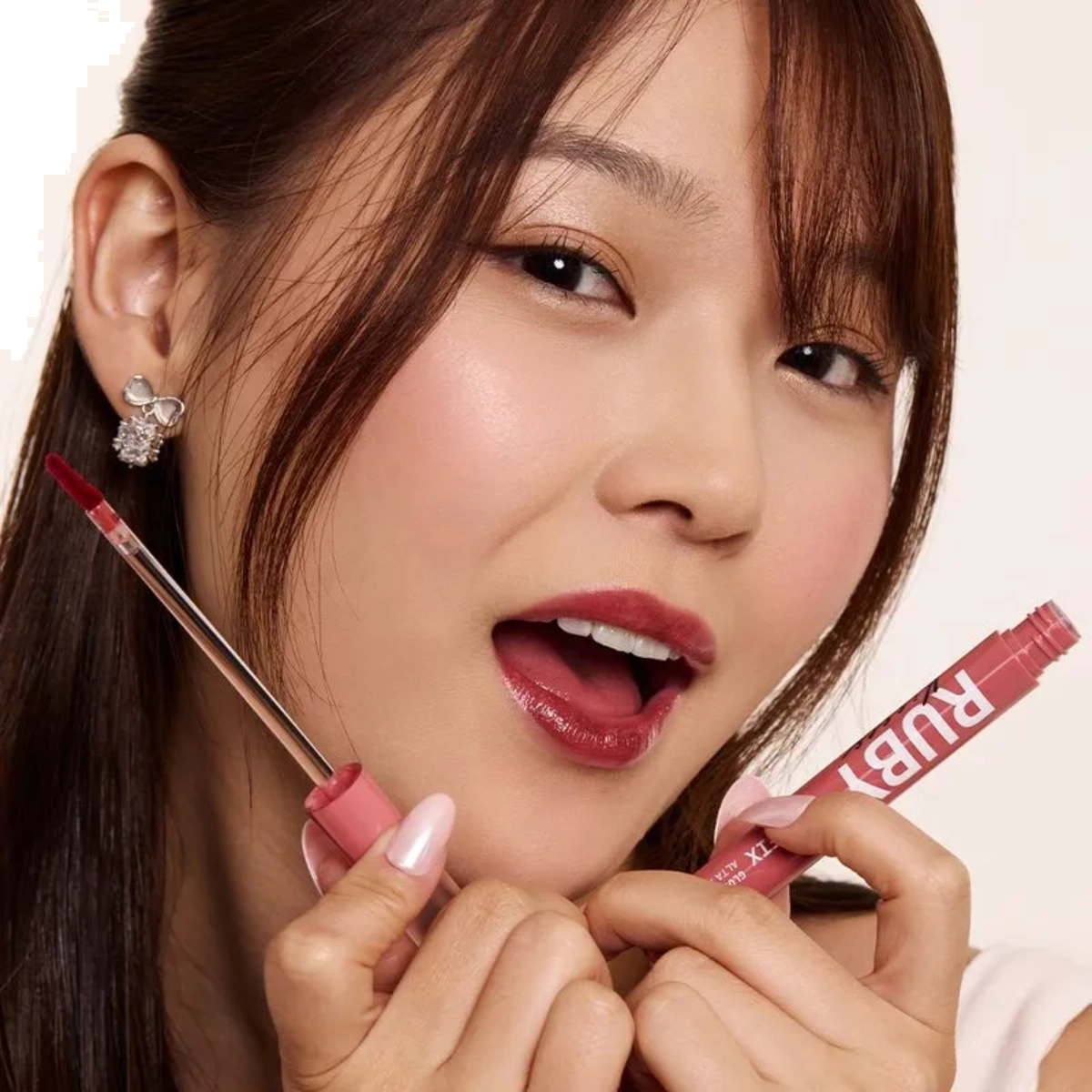 LIP FIX RUBY KISSES GLOSSY TINT ALTA FIXAÇÃO LOVELY PINK