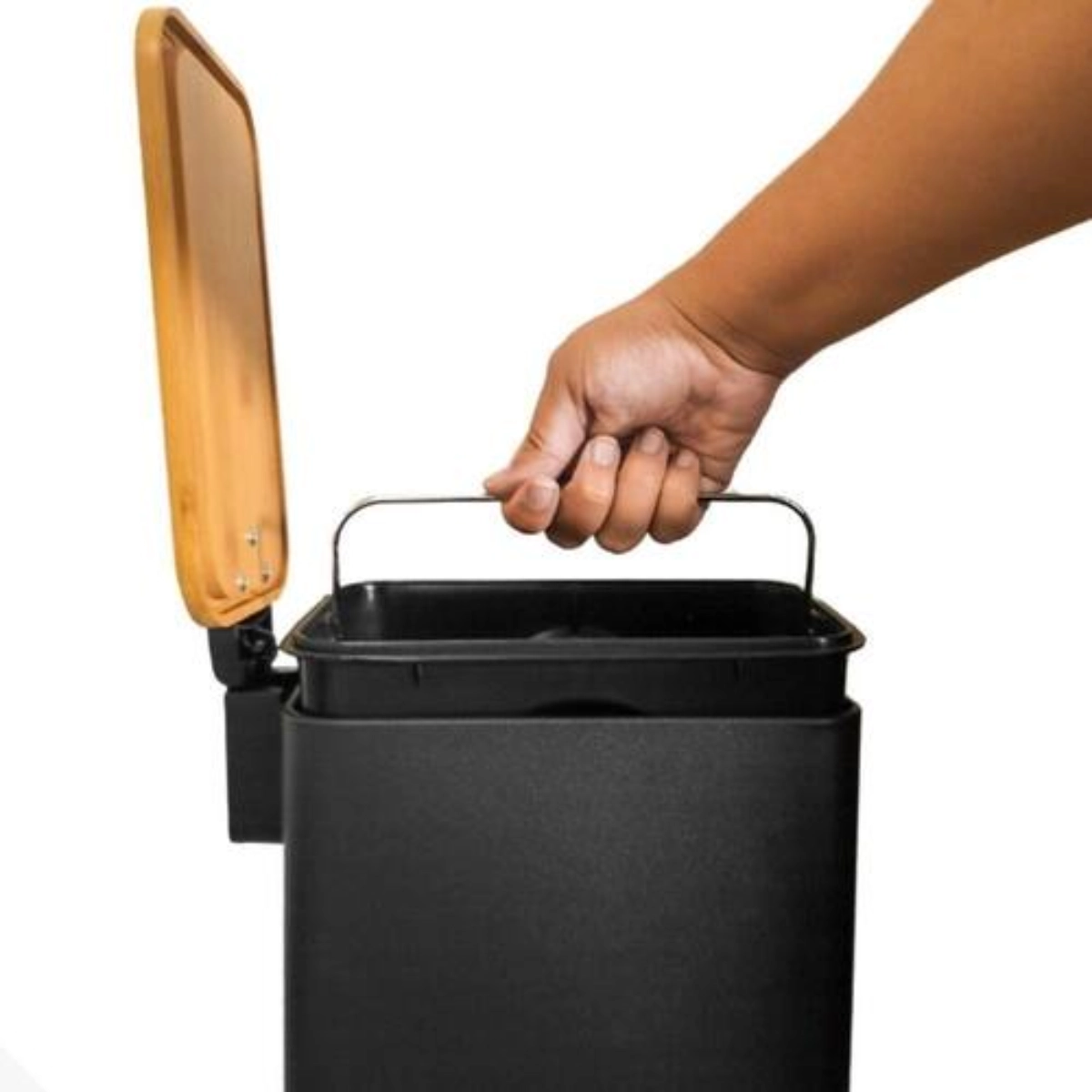 LIXEIRA RETANGULAR DE METAL COM PEDAL E TAMPA EM BAMBU PRETA 5L LYOR