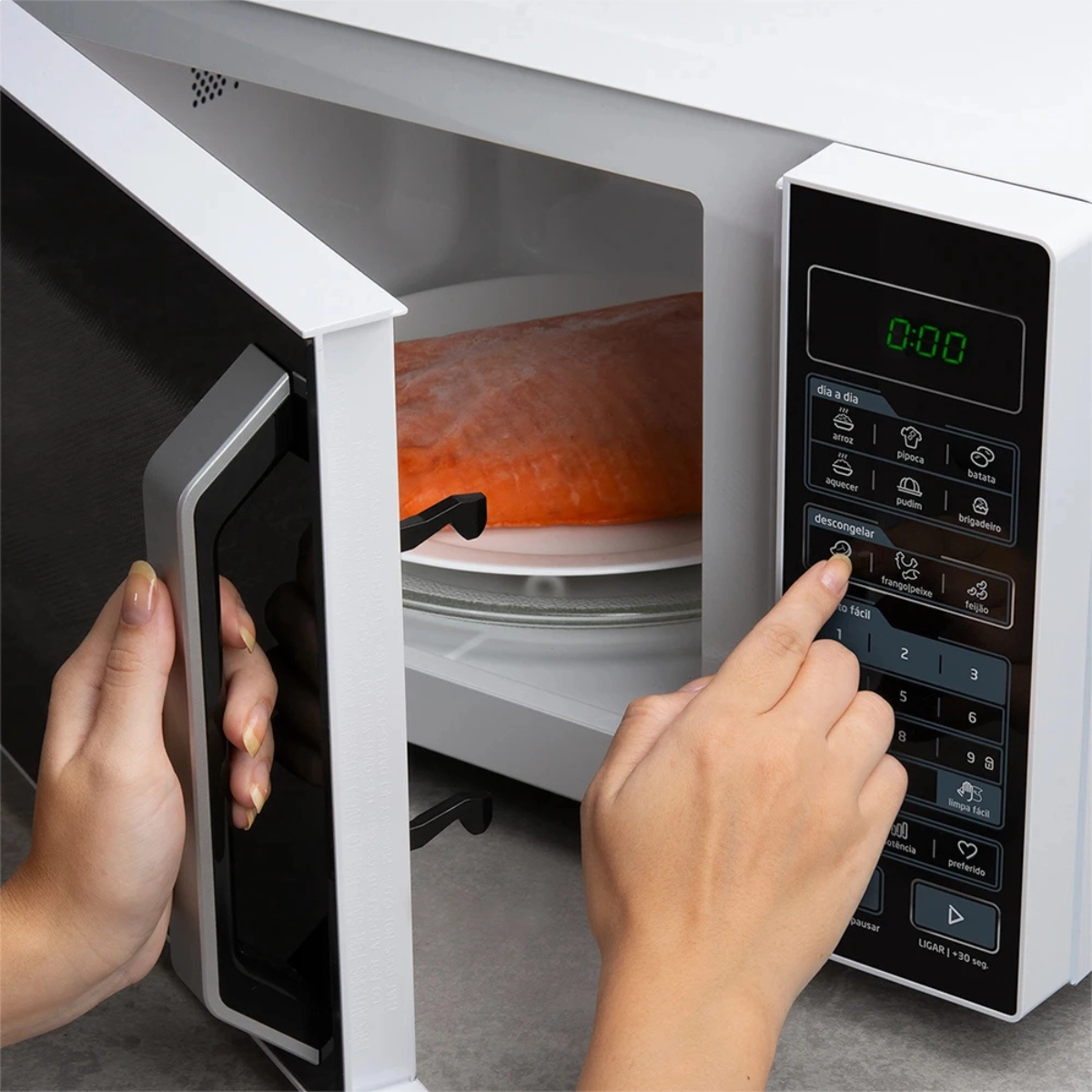 MICRO ONDAS 35 LITROS MIDEA MXSA35P1 220V BRANCO COM PRETO