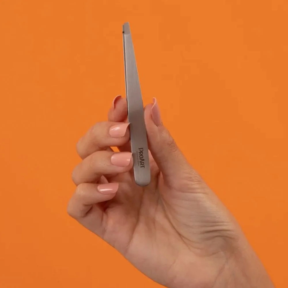 PINÇA DE SOBRANCELHA AÇO INOX  PONTA CHANFRADA PRATA - PROART