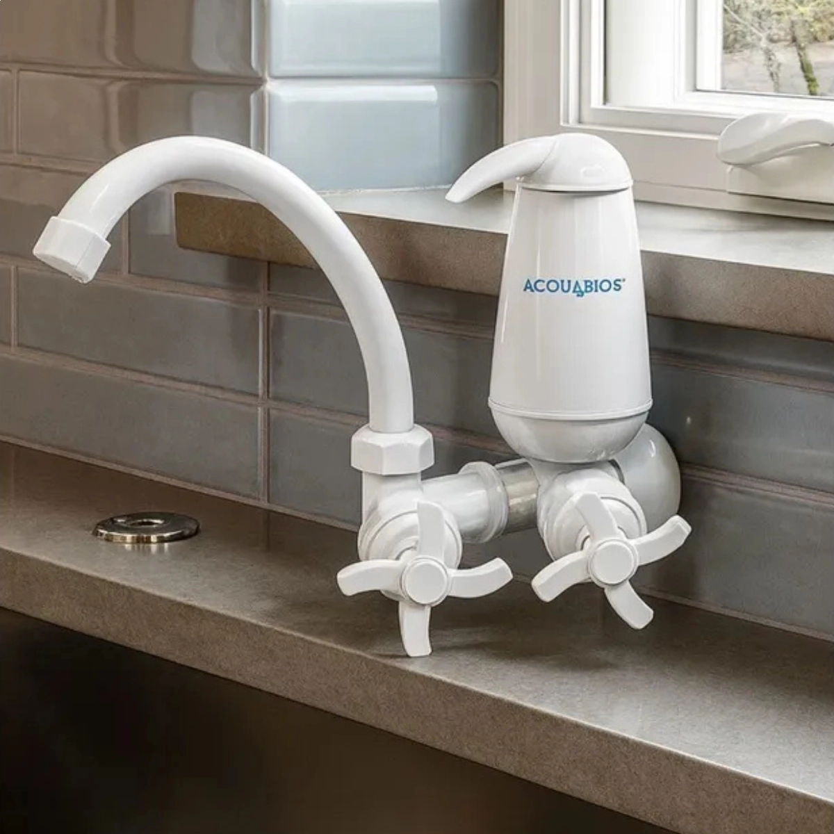 TORNEIRA COM FILTRO BRANCA E05 BICA MÓVEL QUADRISETA TORNEIRA COM FILTRO BRANCA E05 BICA MÓVEL QUADRISETA