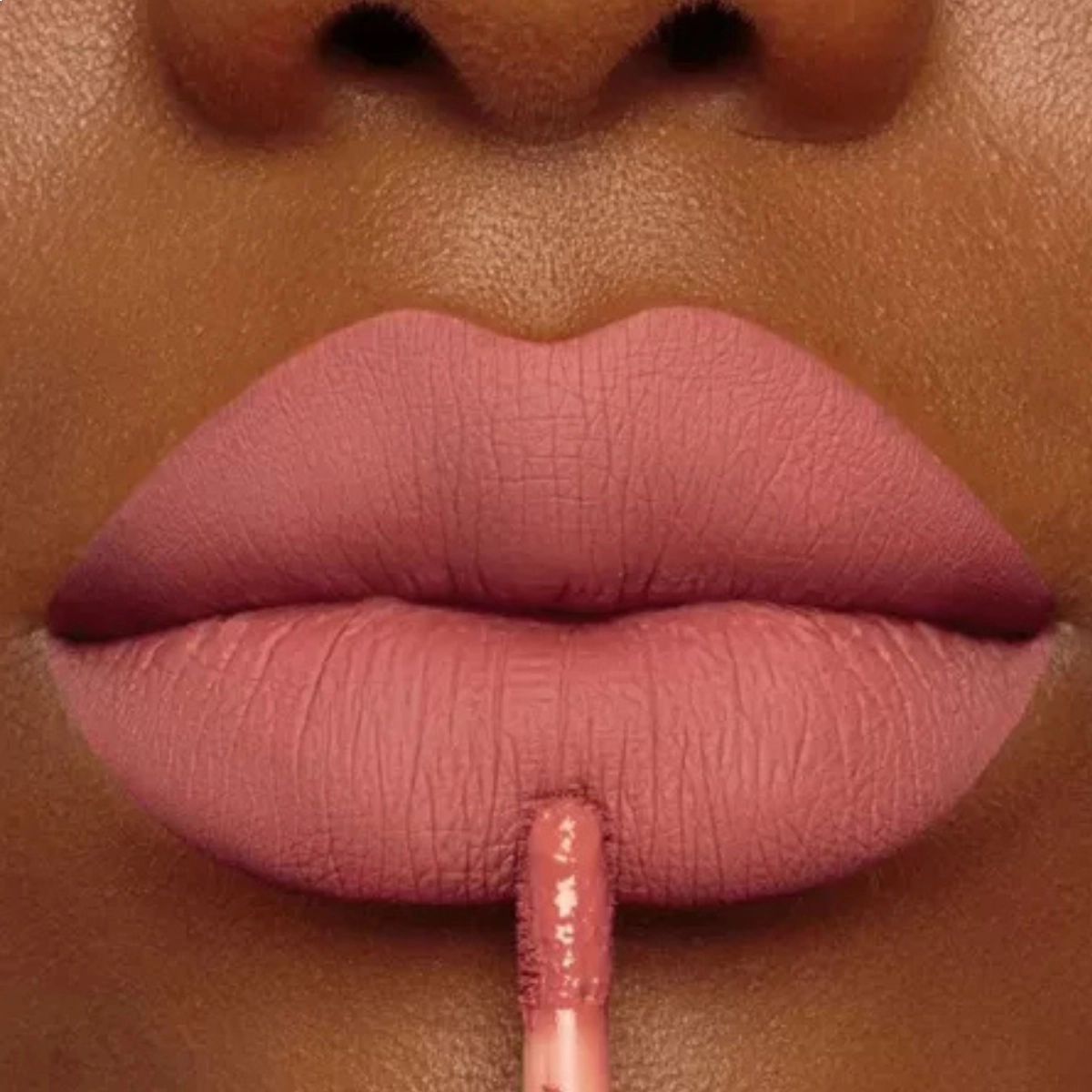 BATOM LIQUIDO CREAMY MATTE COR FROSTY MARI MARIA 3,8ML