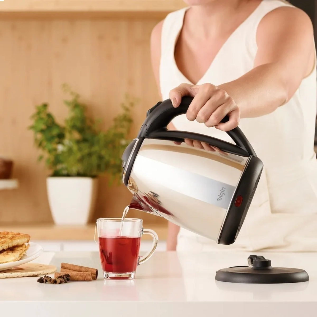 CHALEIRA ELÉTRICA ELGIN 127V INOX 2L LED AUTOMATICO INOX