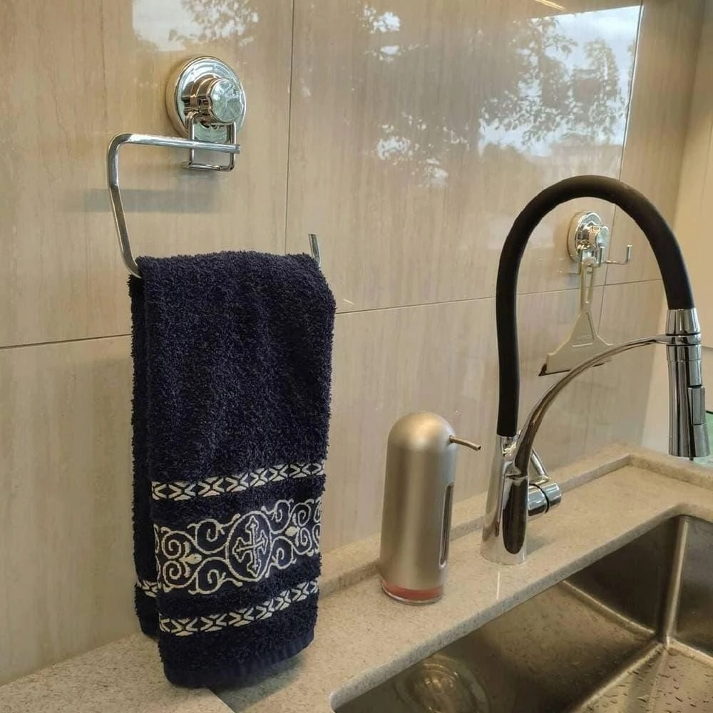 Conjunto de 5 Peças Schmitt para Banheiro com Ventosa Cromado Conjunto de 5 Peças Schmitt para Banheiro com Ventosa Cromado