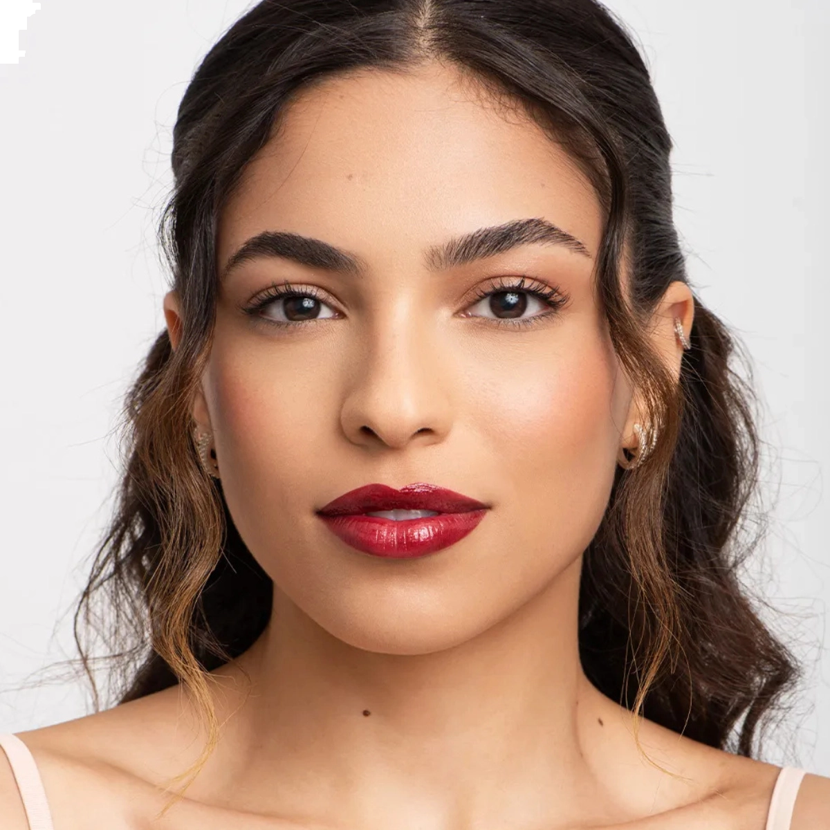 GLOSS EM BASTÃO STICK BUTTER BOMB MERLOT RUBY KISSES