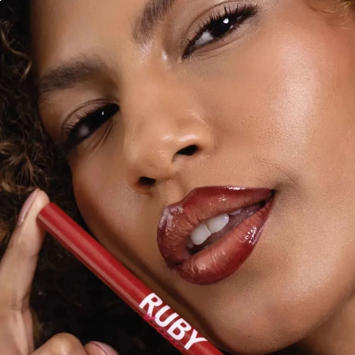 LAPISEIRA LABIAL VOLUME RUBY KISSES BIG FULL KISS NEW YORK DEEP RED