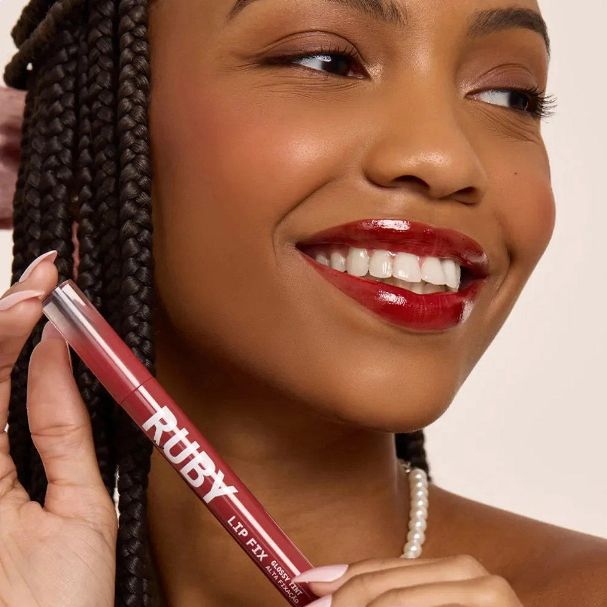 LIP FIX RUBY KISSES GLOSSY TINT ALTA FIXAÇÃO SWEET BROWN
