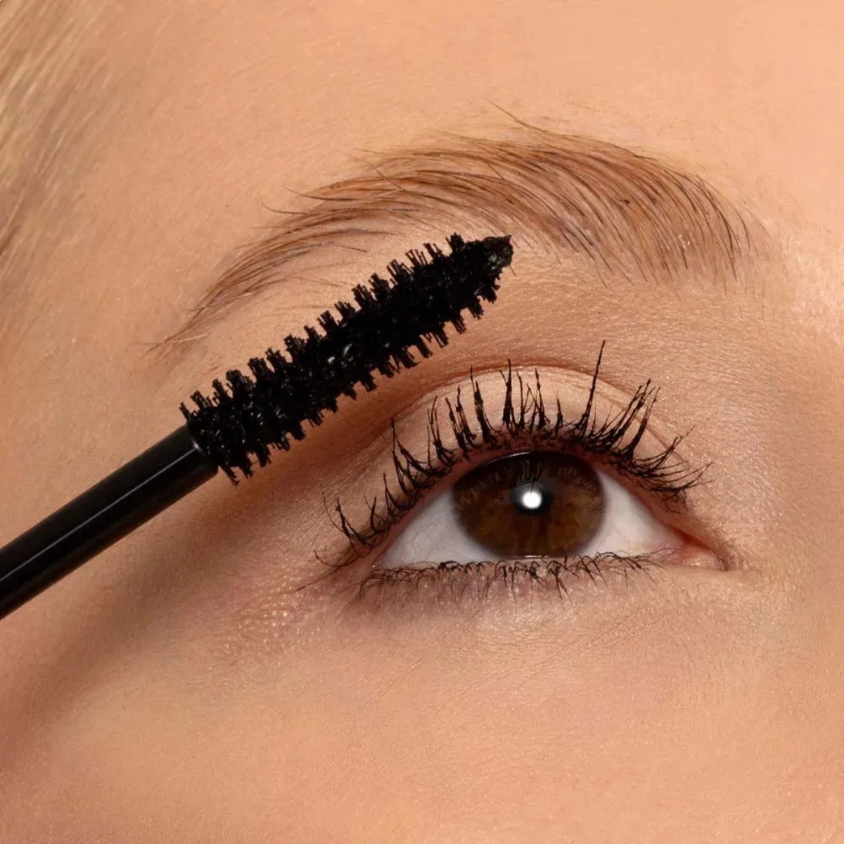 MASCARA DE CILIOS MAGIC SIZE PRETA COM ALONGAMENTO POWER E CURVATURA KNY 