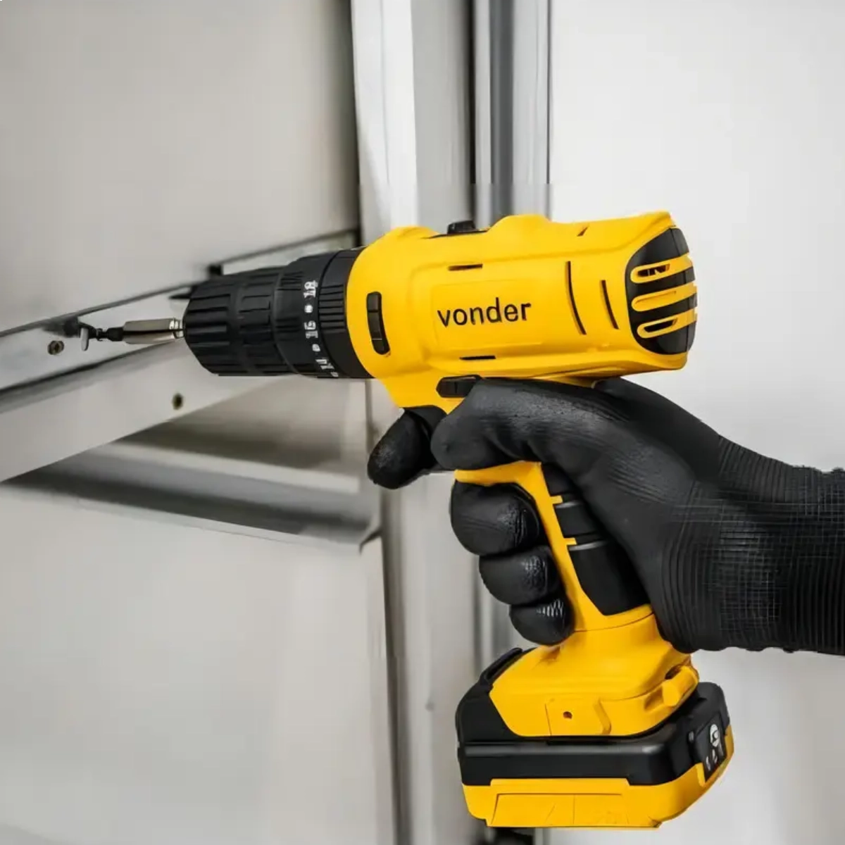 PARAFUSADEIRA E FURADEIRA COM IMPACTO VONDER PFV120I 18 NIVEIS 