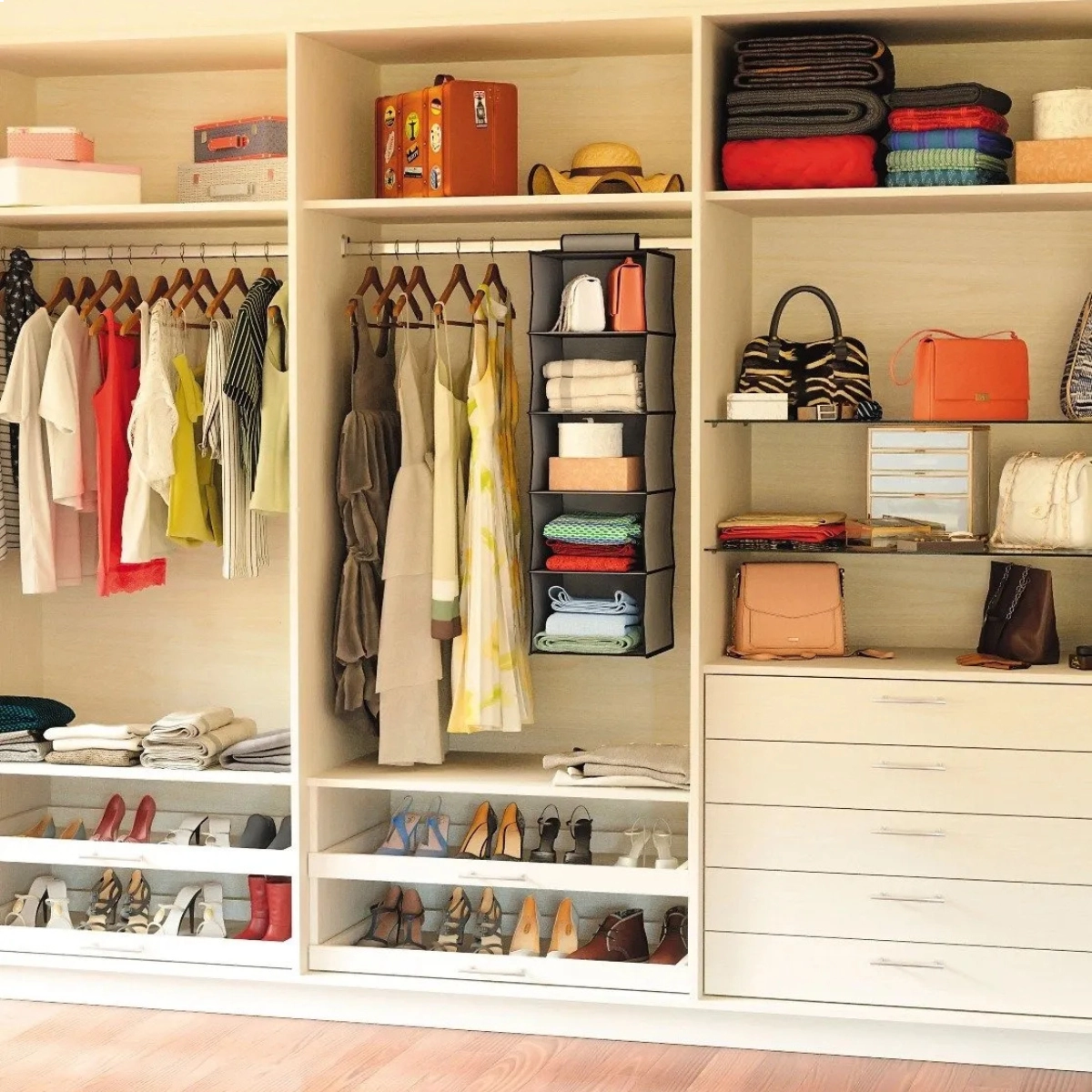 PRATELEIRA DOBRÁVEL ORGANIZADORA DE ROUPAS COM 5 DIVISORIAS