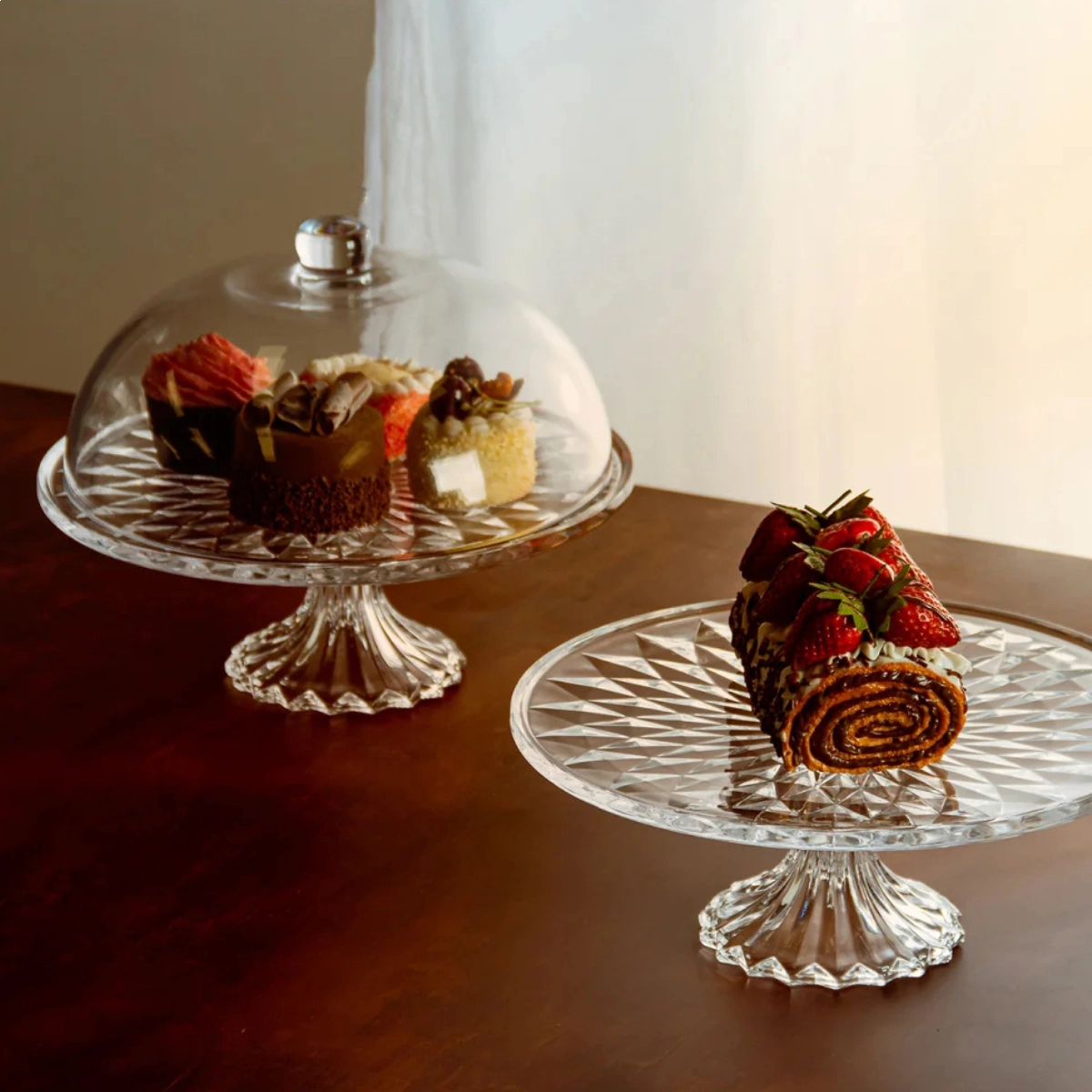 PRATO PARA BOLO DIAMOND CRISTAL ECOLÓGICO COM PÉ E TAMPA LYOR PRATO PARA BOLO DIAMOND CRISTAL ECOLÓGICO COM PÉ E TAMPA LYOR