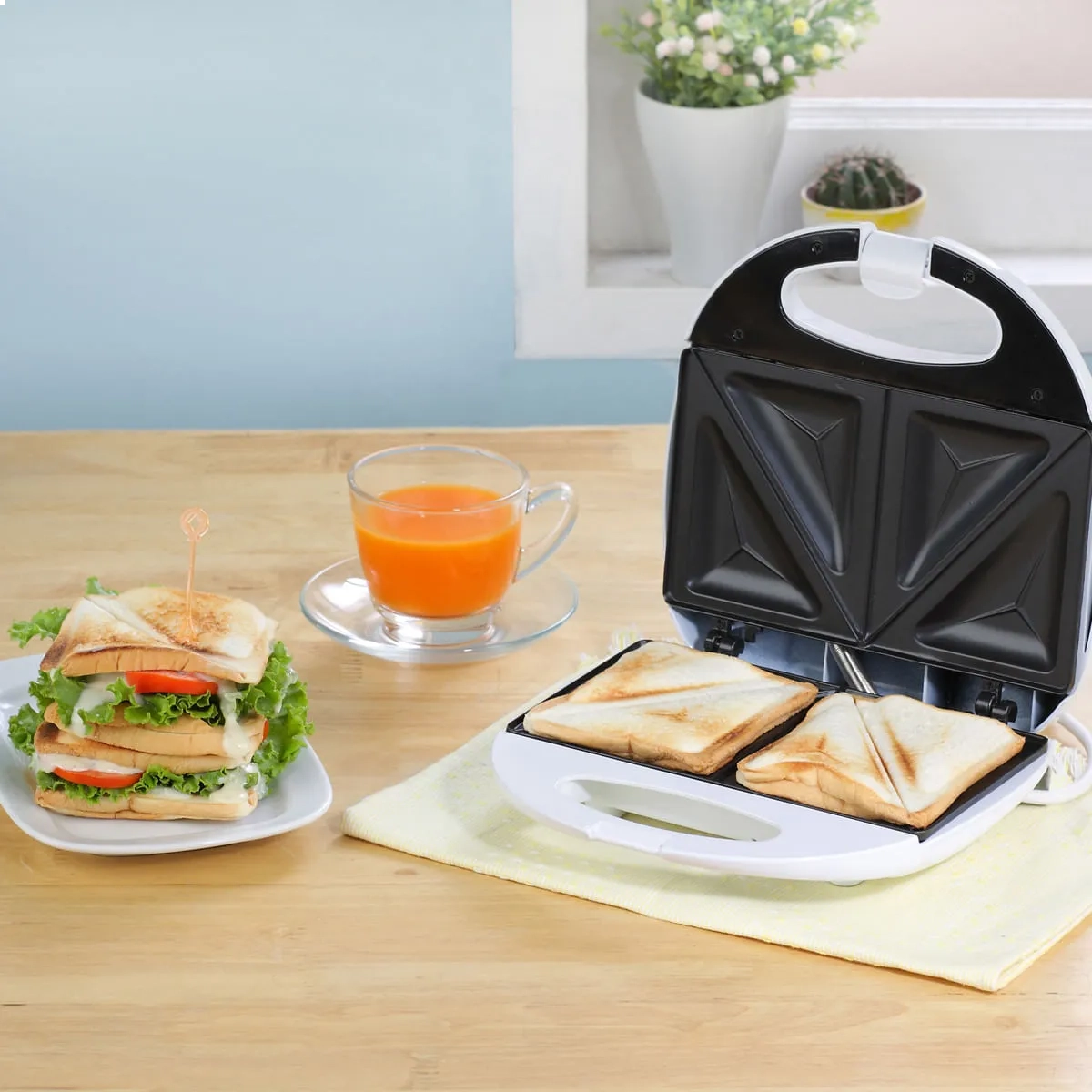 SANDUICHEIRA BRITÂNIA BELLO PANE  ANTIADERENTE  750W 220V