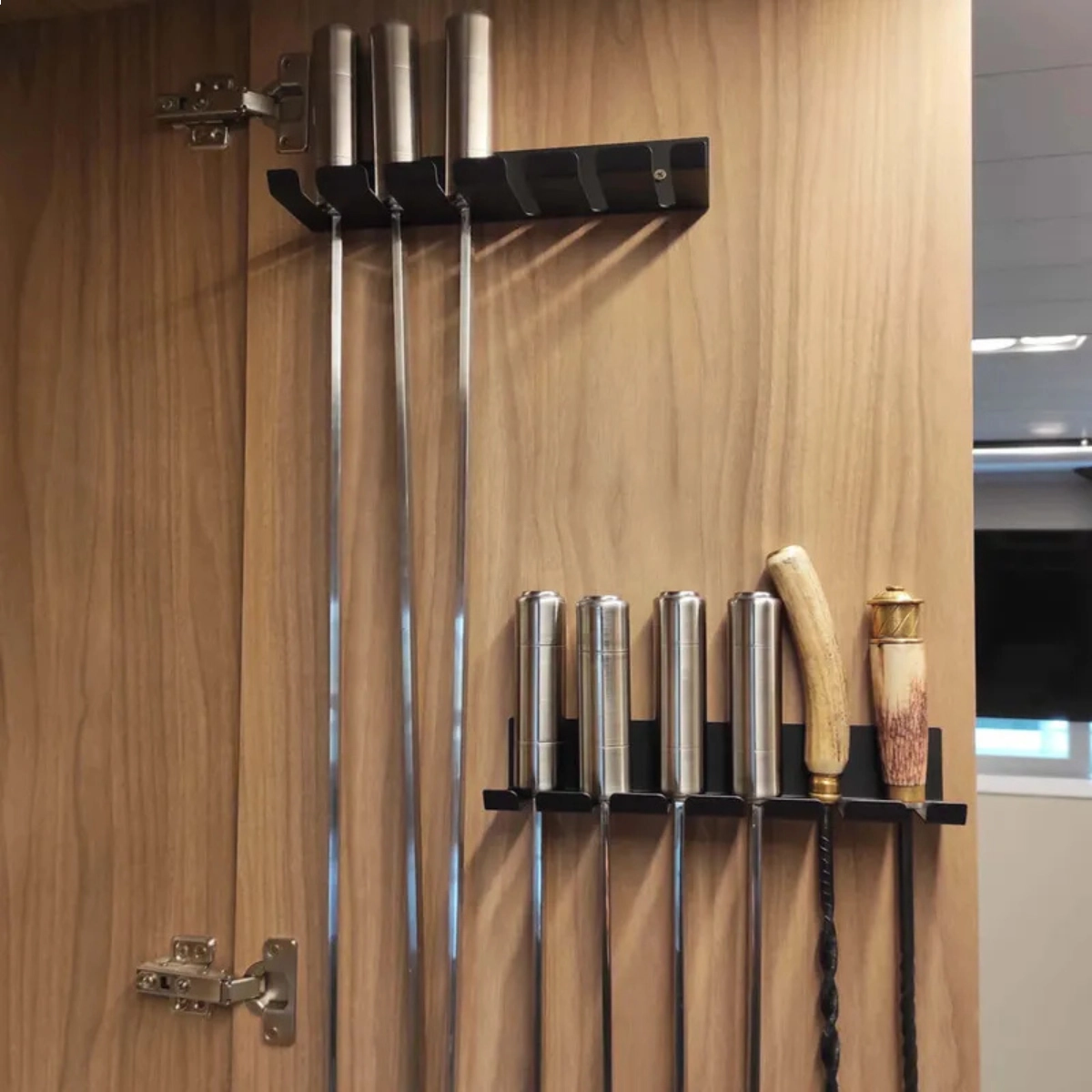 SUPORTE DE PAREDE PARA 6 ESPETOS DE CHURRASCO 26CM SCHMITT PRETO FOSCO