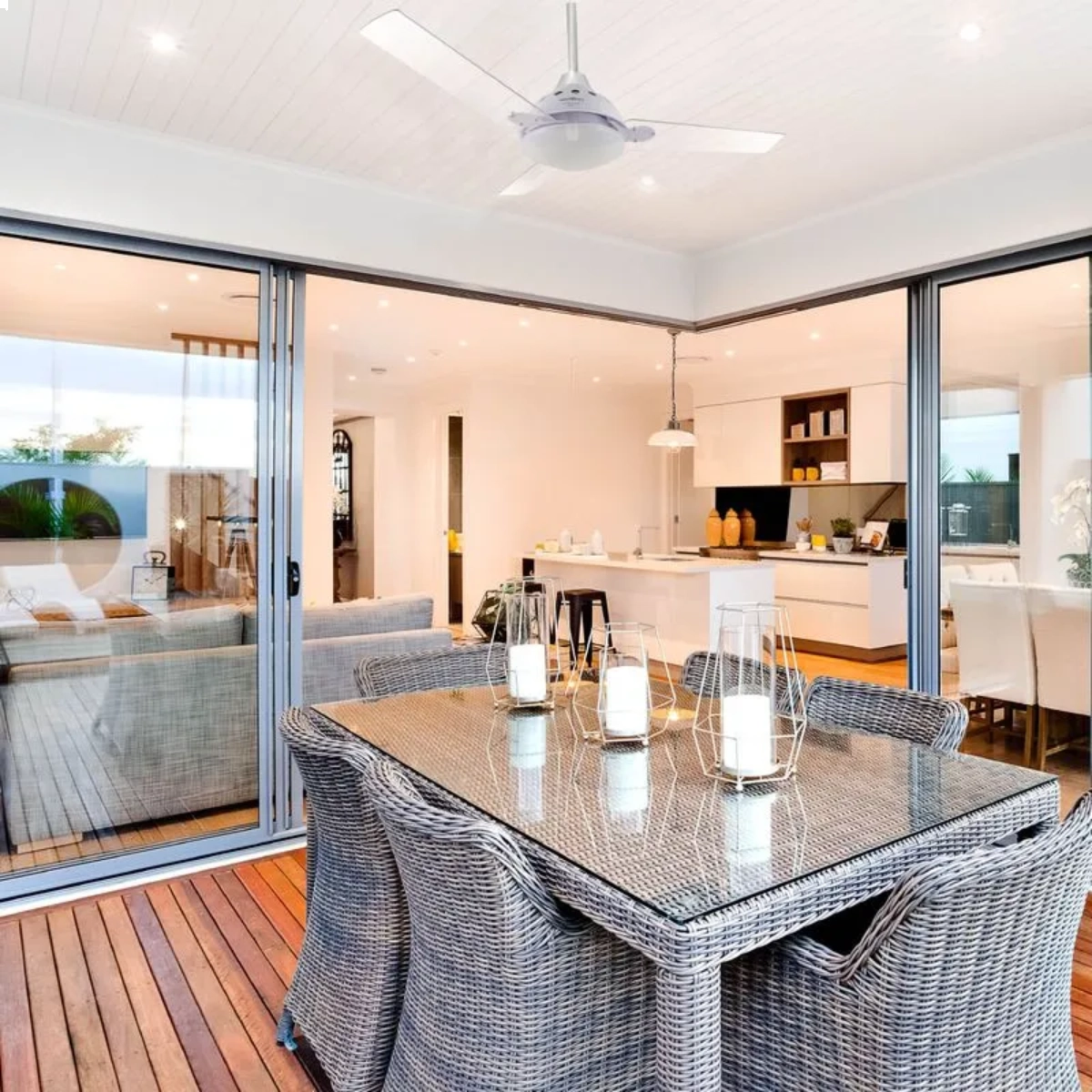 VENTILADOR DE TETO CRISTAL 131W BVT05B COM CONTROLE 127V VENTILADOR DE TETO CRISTAL 131W BVT05B COM CONTROLE 127V